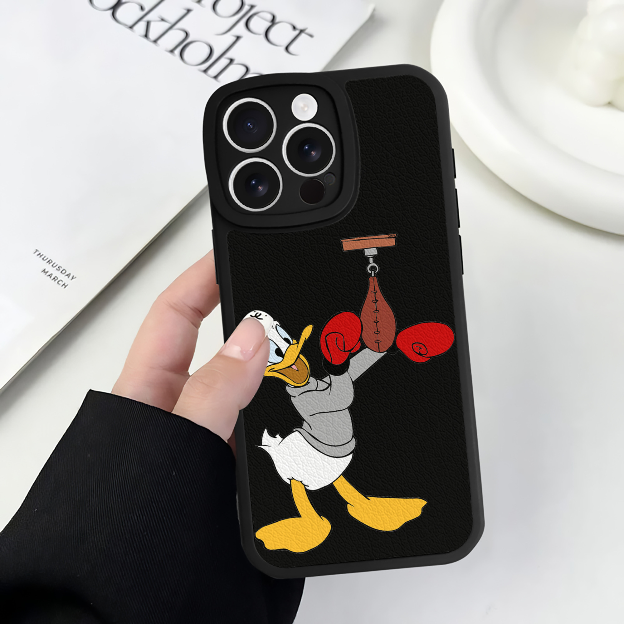 （画像用） ミッキーマウス Mickey Mouse 【iPhone 16シリーズ対応】シリコンスマホケース（レザー調） 材質：シリコン